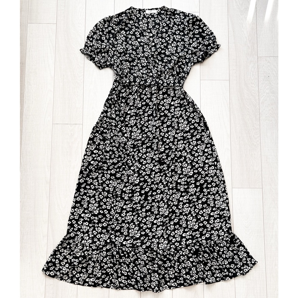 Black and white floral maxi cottagecore style dress - Picture 4 of 13